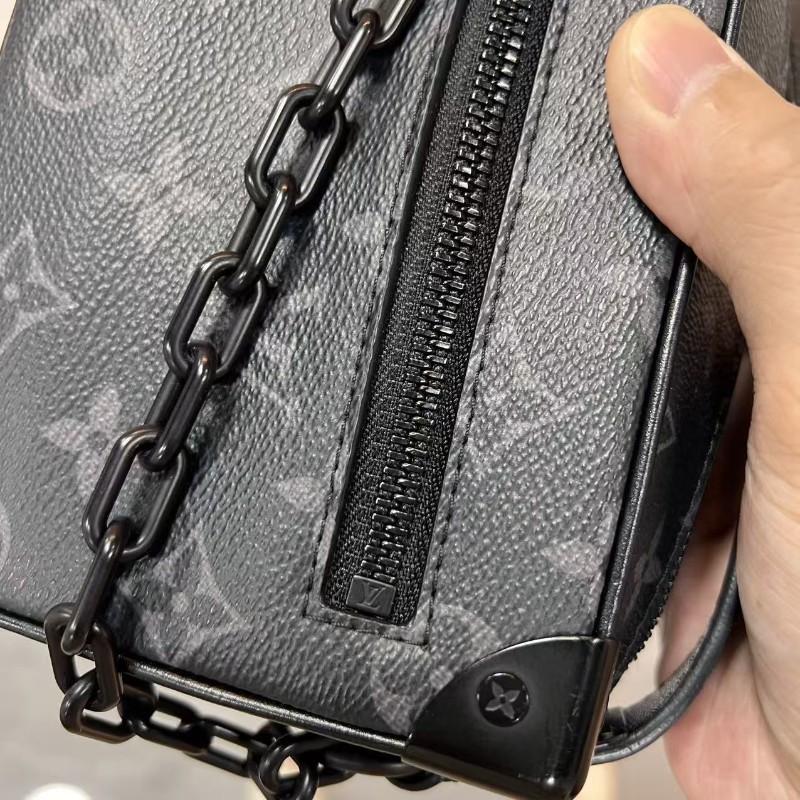 LV Soft trunk 最熱門的小號黑武士黑花軟盒子鏈條包斜背包肩背包-28