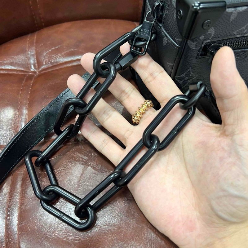 LV Soft trunk 最熱門的小號黑武士黑花軟盒子鏈條包斜背包肩背包-29