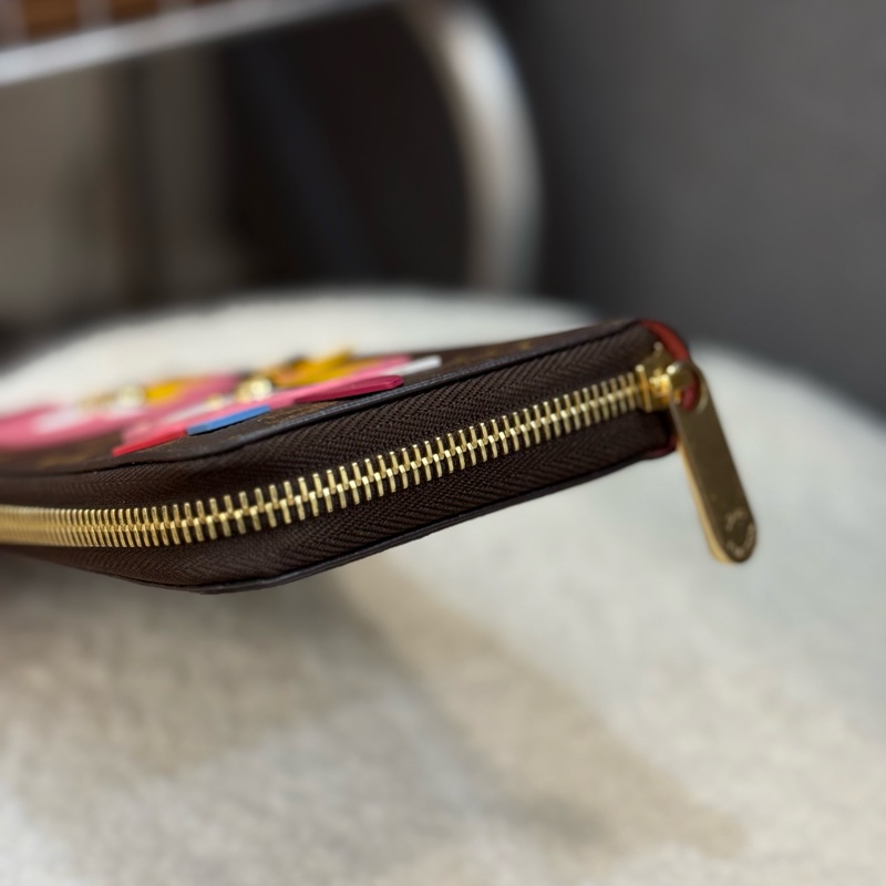 （情人節限量款 💗）Lv愛情鳥老花拉鍊長夾-3