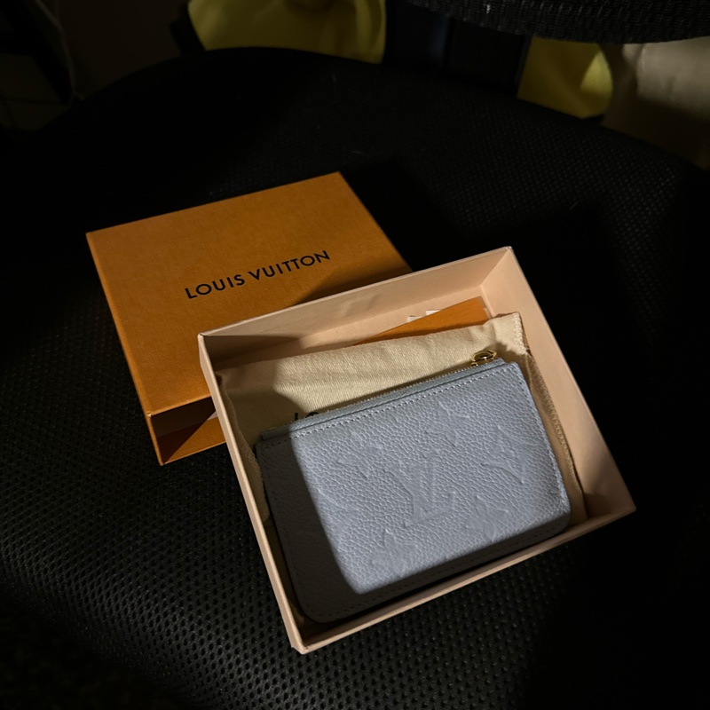 Lv Romy系列寶寶藍卡夾零錢包、短夾-12