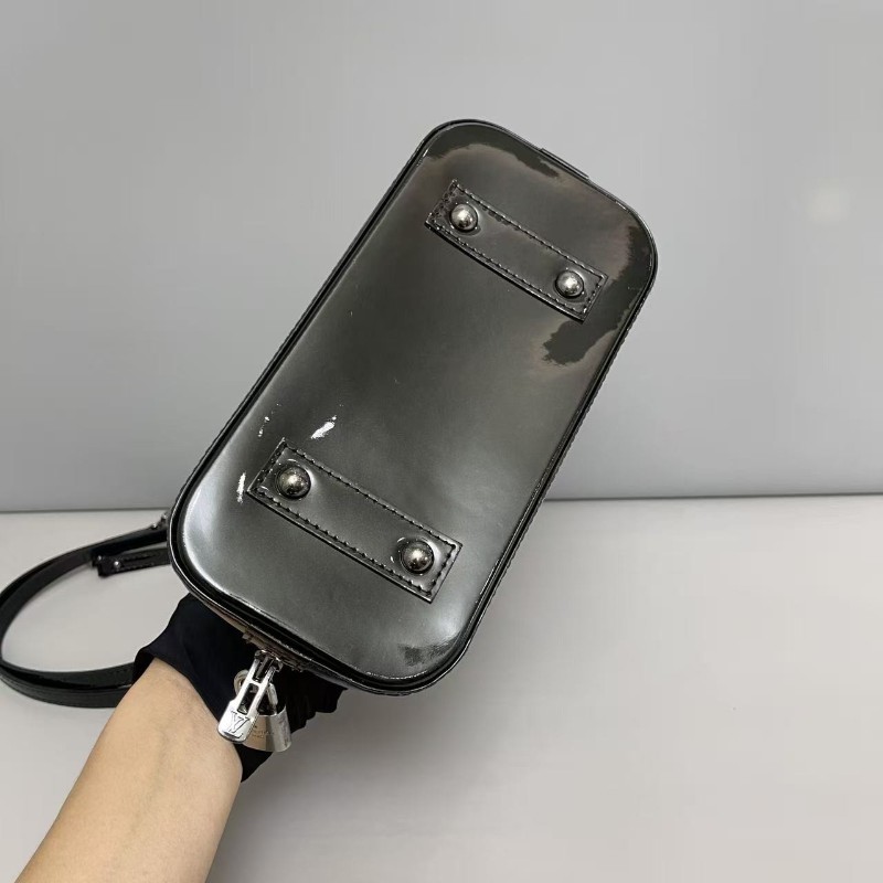 LV路易威登Alma bb黑色漆皮貝殼包手提包肩背包-6