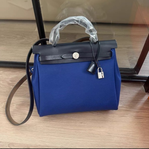 Hermes • Herbag 31 寶石藍拼電光藍 D刻 鑰匙鎖頭✔️