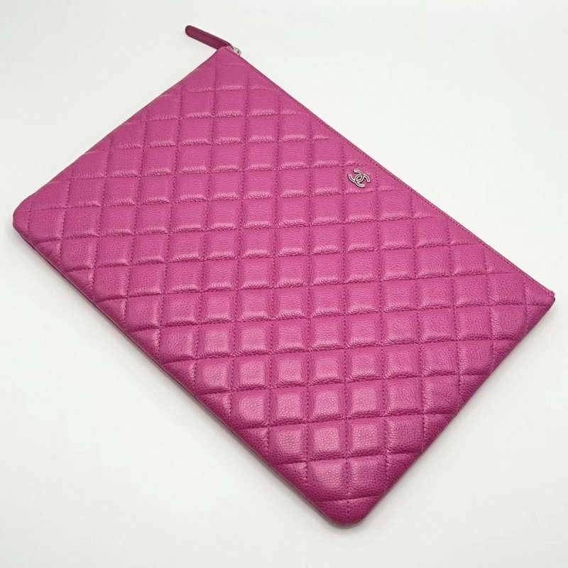 CHANEL粉色荔枝牛手拿包 34.5*24*1 全新閒置配件塵袋保卡-2