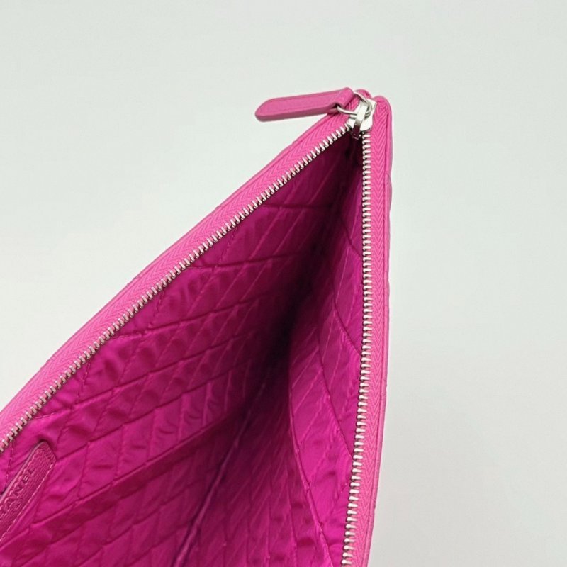 CHANEL粉色荔枝牛手拿包 34.5*24*1 全新閒置配件塵袋保卡-3