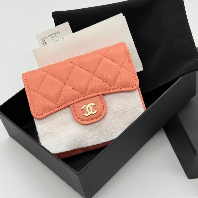 【全新品♥️配件全】Chanel 香奈兒  Classic 經典口蓋 粉橘色🦞 羊皮 菱格紋 三折 中短夾-0