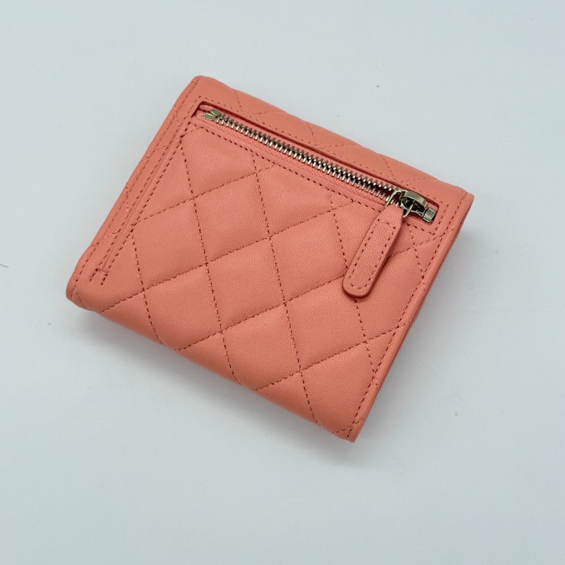 【全新品♥️配件全】Chanel 香奈兒  Classic 經典口蓋 粉橘色🦞 羊皮 菱格紋 三折 中短夾-3