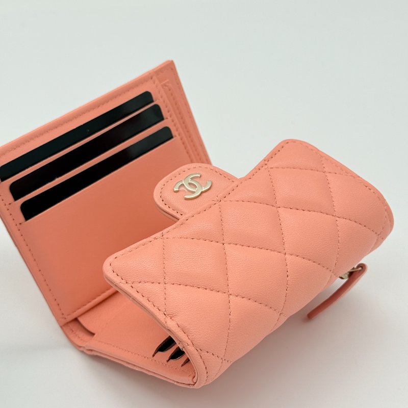 【全新品♥️配件全】Chanel 香奈兒  Classic 經典口蓋 粉橘色🦞 羊皮 菱格紋 三折 中短夾-7
