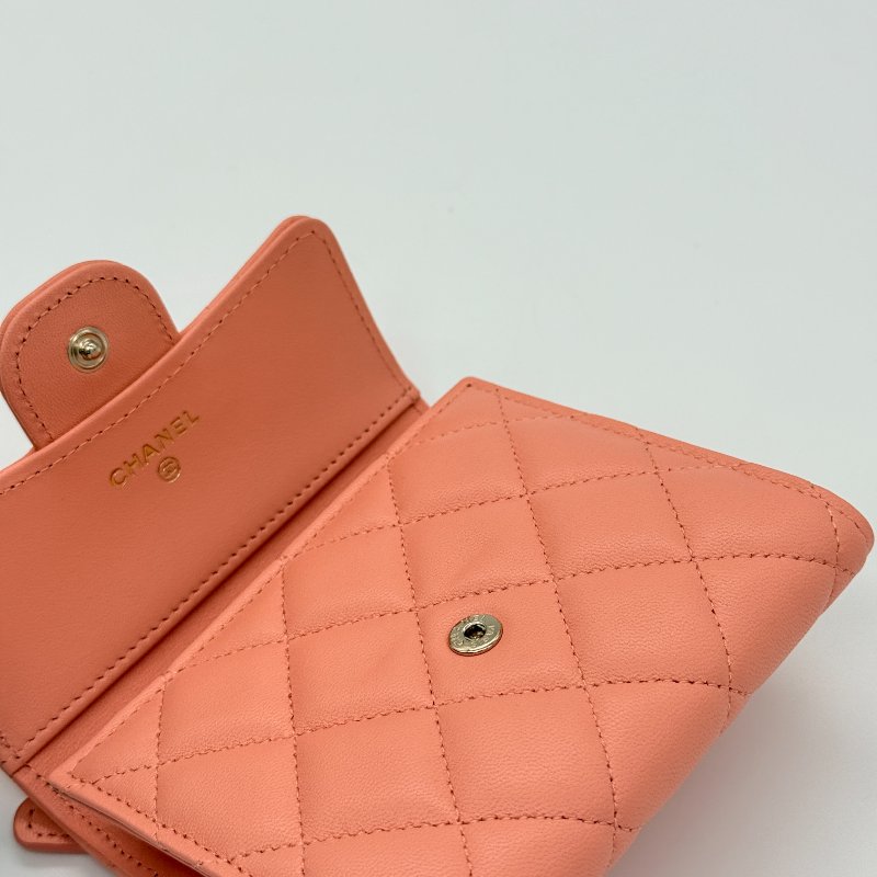 【全新品♥️配件全】Chanel 香奈兒  Classic 經典口蓋 粉橘色🦞 羊皮 菱格紋 三折 中短夾-8
