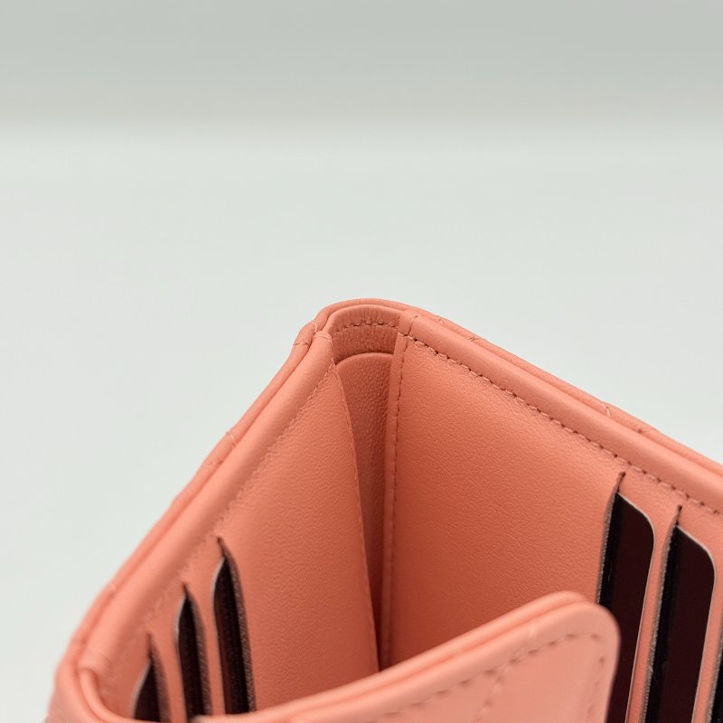 【全新品♥️配件全】Chanel 香奈兒  Classic 經典口蓋 粉橘色🦞 羊皮 菱格紋 三折 中短夾-11