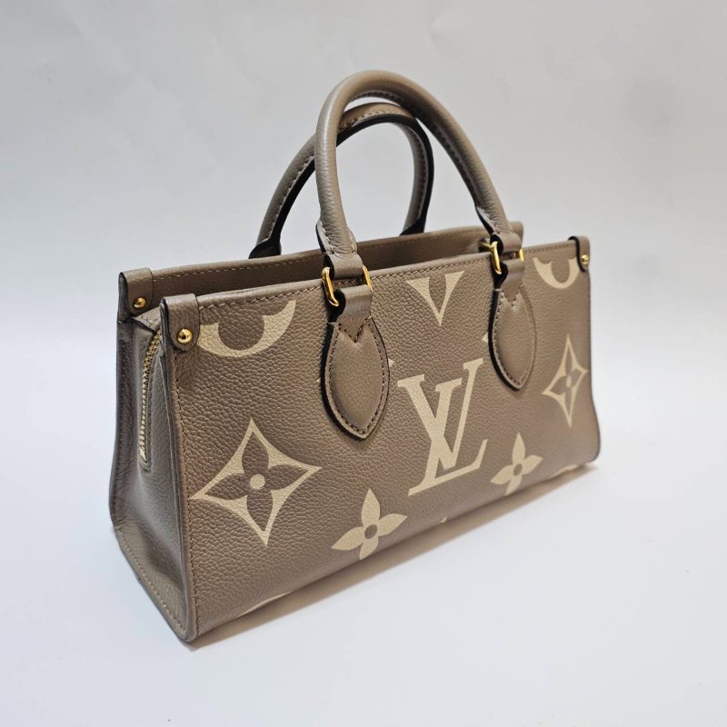 LV 斑鳩灰牛皮壓紋OnTheGoEastWest金釦手提肩斜背包M23641-2