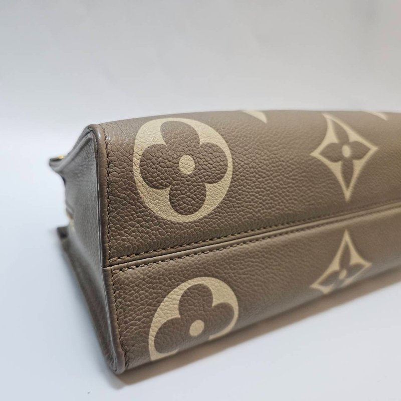 LV 斑鳩灰牛皮壓紋OnTheGoEastWest金釦手提肩斜背包M23641-6