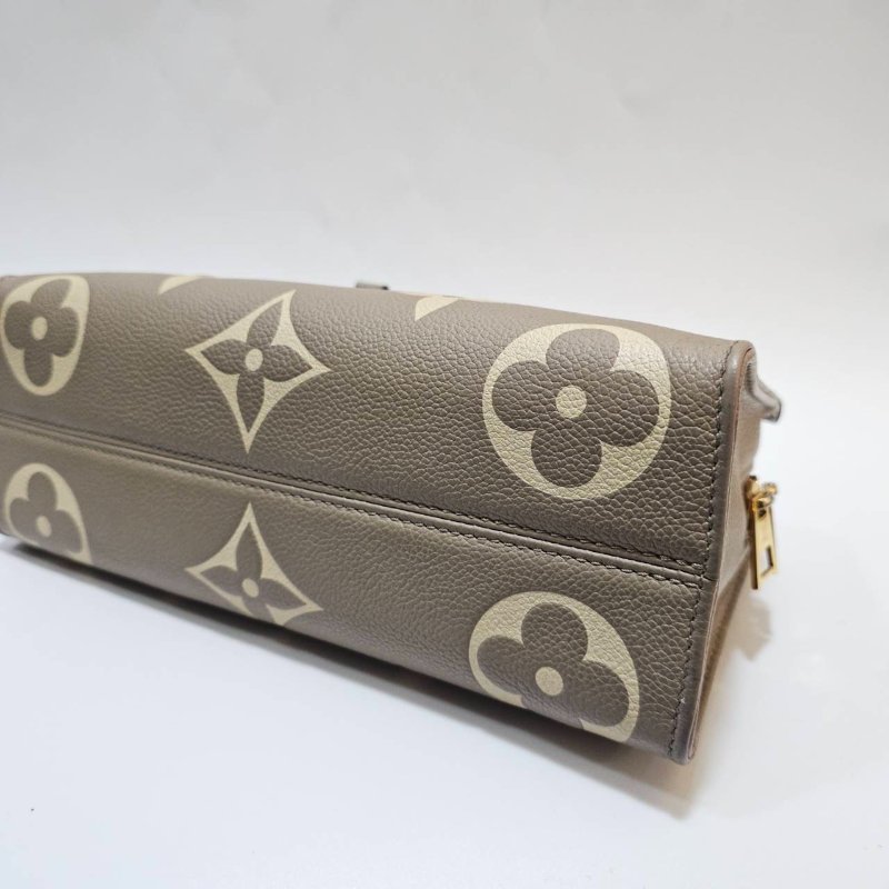 LV 斑鳩灰牛皮壓紋OnTheGoEastWest金釦手提肩斜背包M23641-7