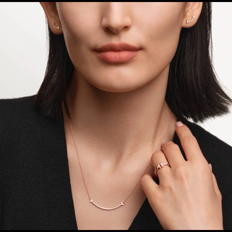 Tiffany 18k smile necklace-4