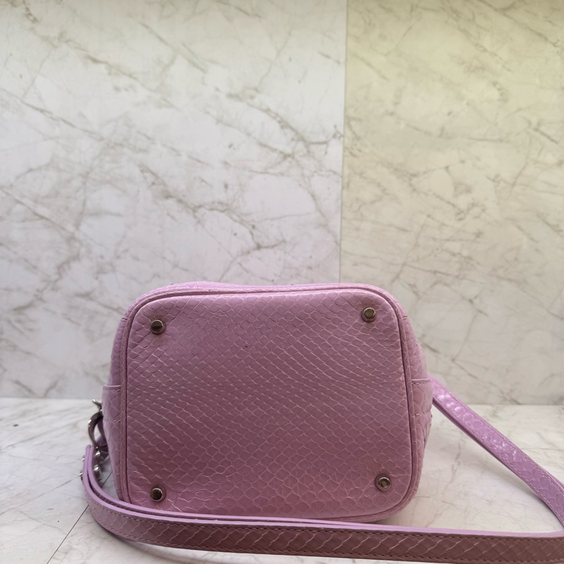 DIOR粉色蟒蛇皮內拚藍水桶兩用包-4