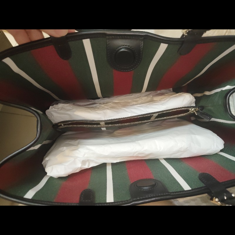 Gucci新款GG Emblem 系列手提肩包-8