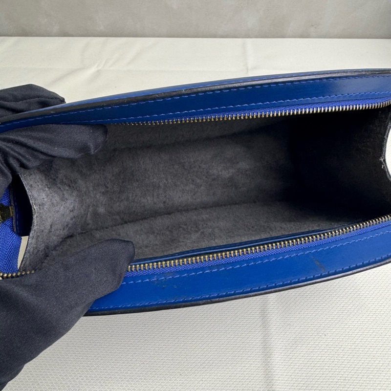 Louis Vuitton Epi 皮革手拿包-17