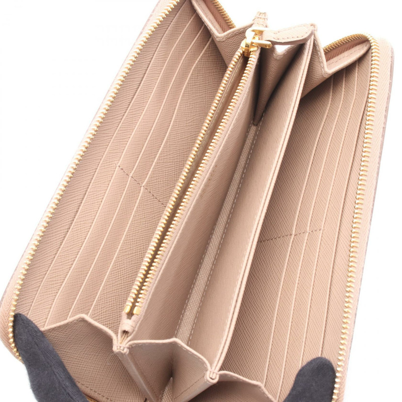 PRADA 粉紅女士拉鍊長皮夾,Saffiano 皮革材質,二手。-2