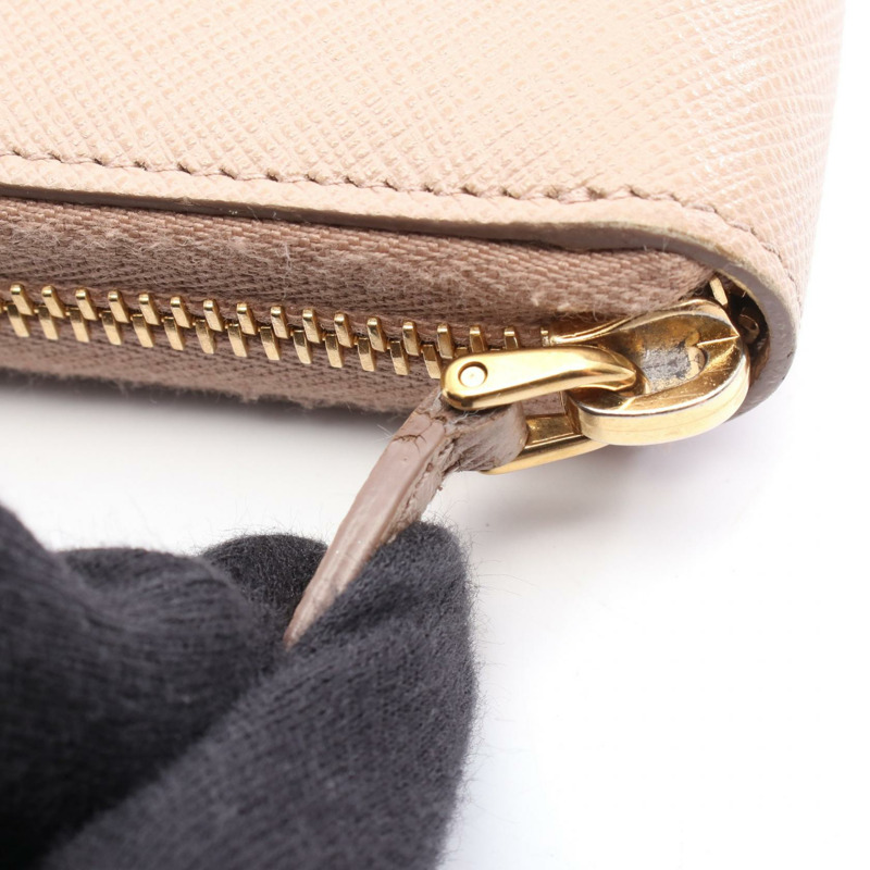 PRADA 粉紅女士拉鍊長皮夾,Saffiano 皮革材質,二手。-4