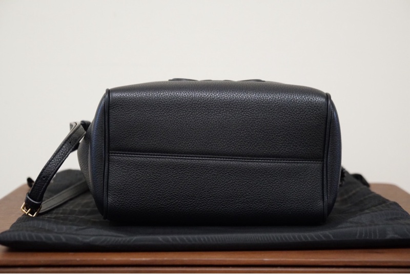 Celine Cuir Triomphe 黑色浮雕凱旋門logo 托特包 small-1