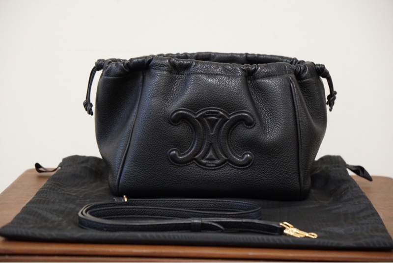 Celine Cuir Triomphe 黑色浮雕凱旋門logo 托特包 small-5