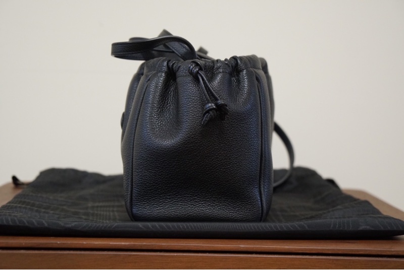 Celine Cuir Triomphe 黑色浮雕凱旋門logo 托特包 small-7