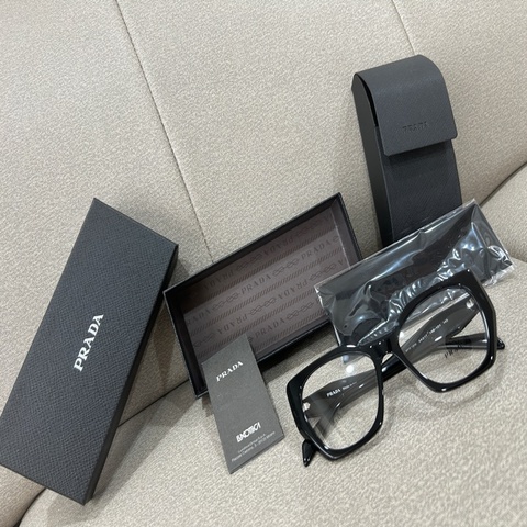 Prada 多角型鏡架 (最後特價