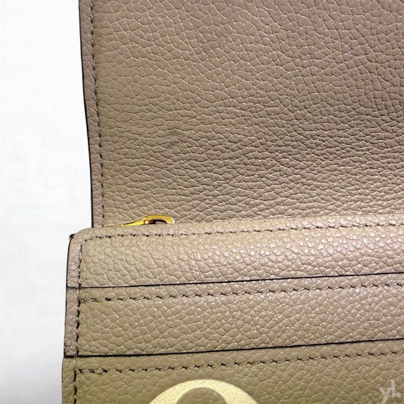 LV Sarah 斑鳩灰色/奶油色信封下蓋長夾M81049-8