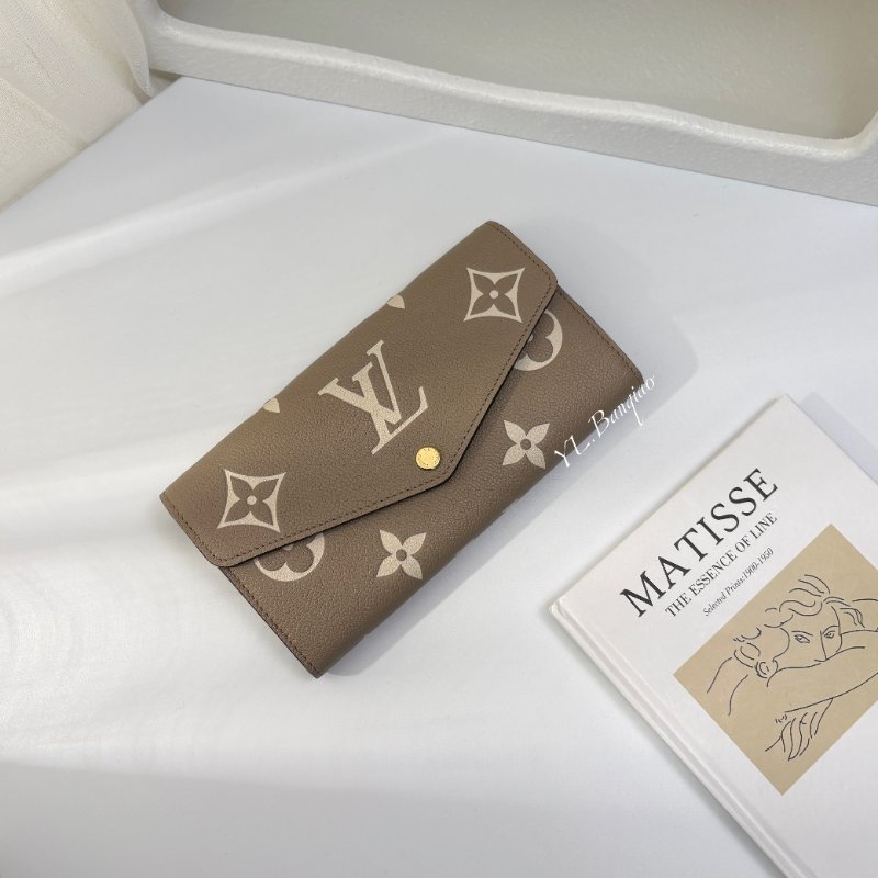 LV Sarah 斑鳩灰色/奶油色信封下蓋長夾M81049-0