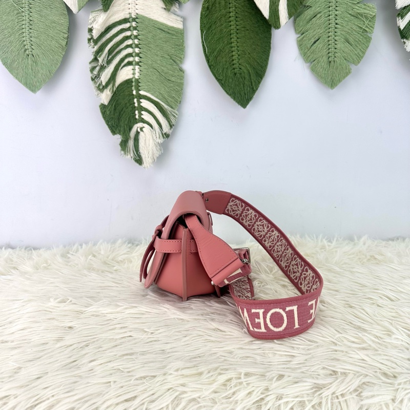 LOEWE Mini Gate 粉色馬鞍包 斜肩包-2