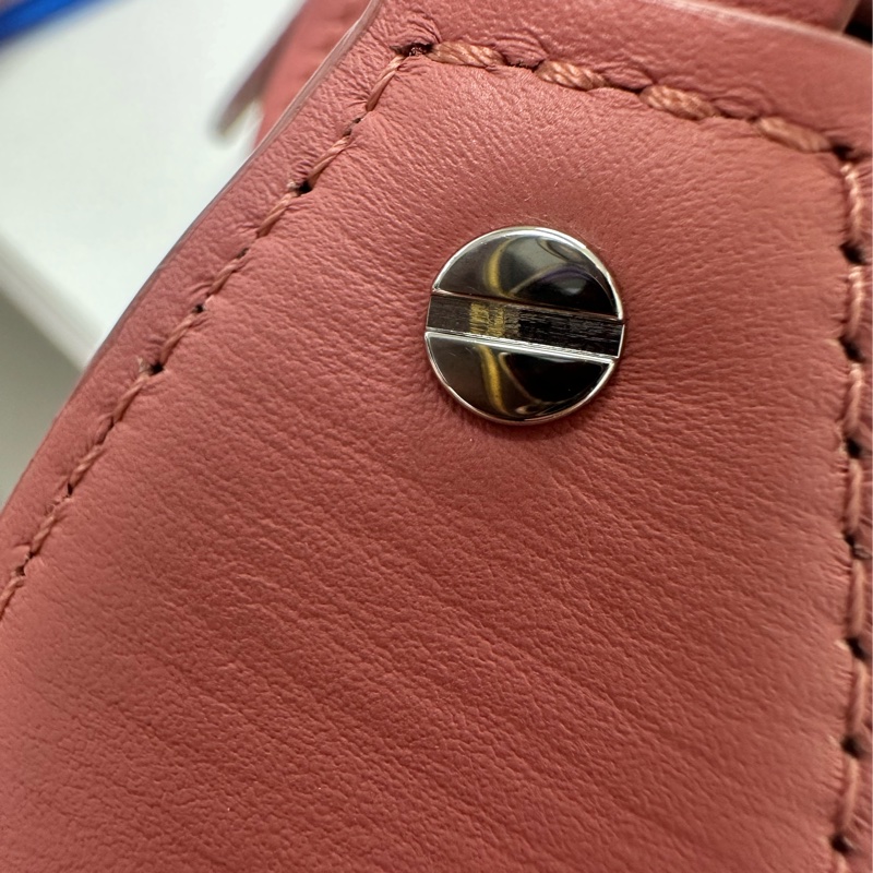 LOEWE Mini Gate 粉色馬鞍包 斜肩包-10