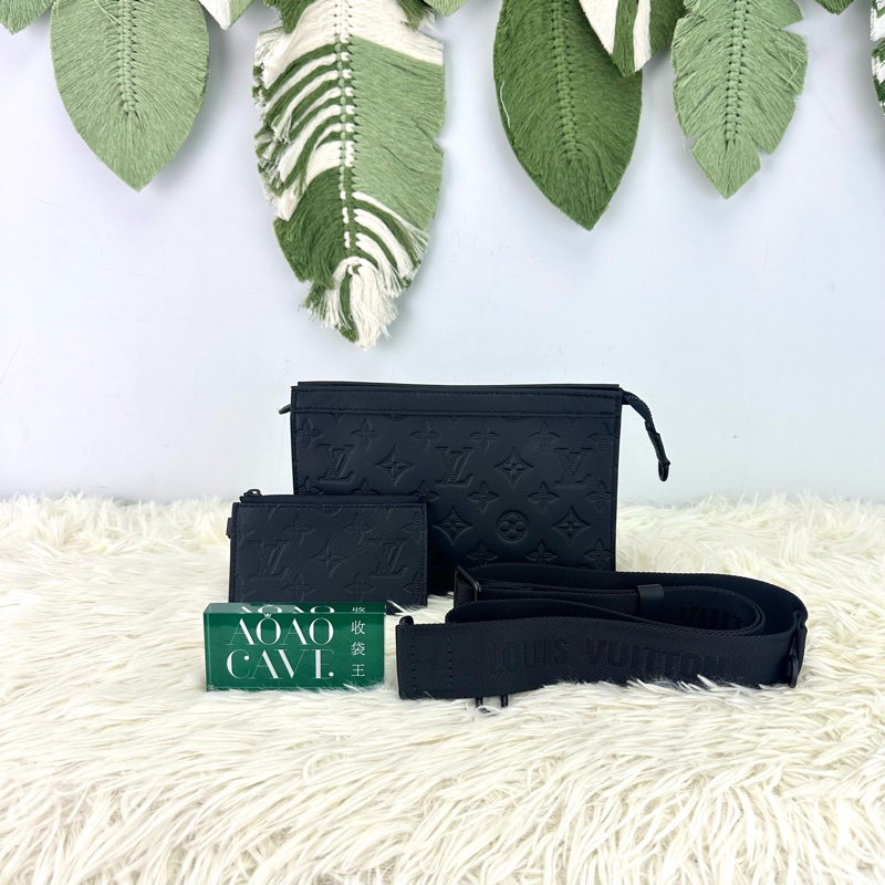 LV Gaston Wearable 2 in 1 黑色真皮壓紋斜肩包 晶片款-0