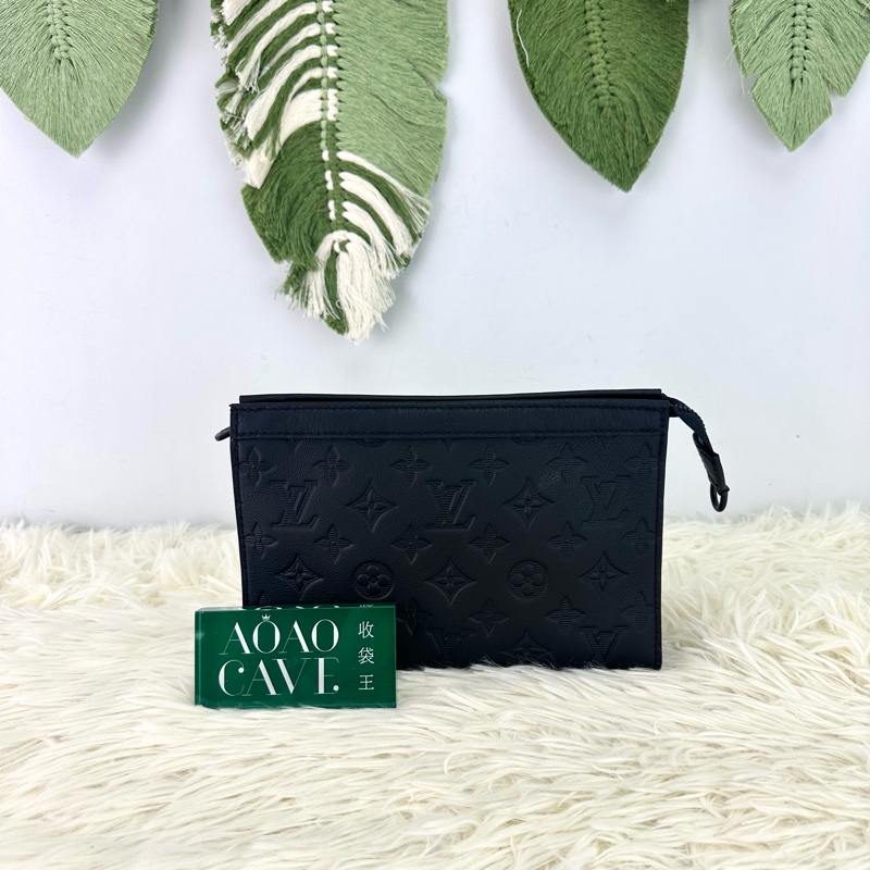 LV Gaston Wearable 2 in 1 黑色真皮壓紋斜肩包 晶片款-2