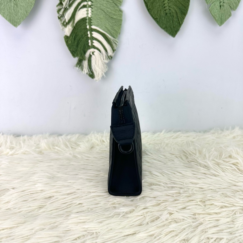 LV Gaston Wearable 2 in 1 黑色真皮壓紋斜肩包 晶片款-3