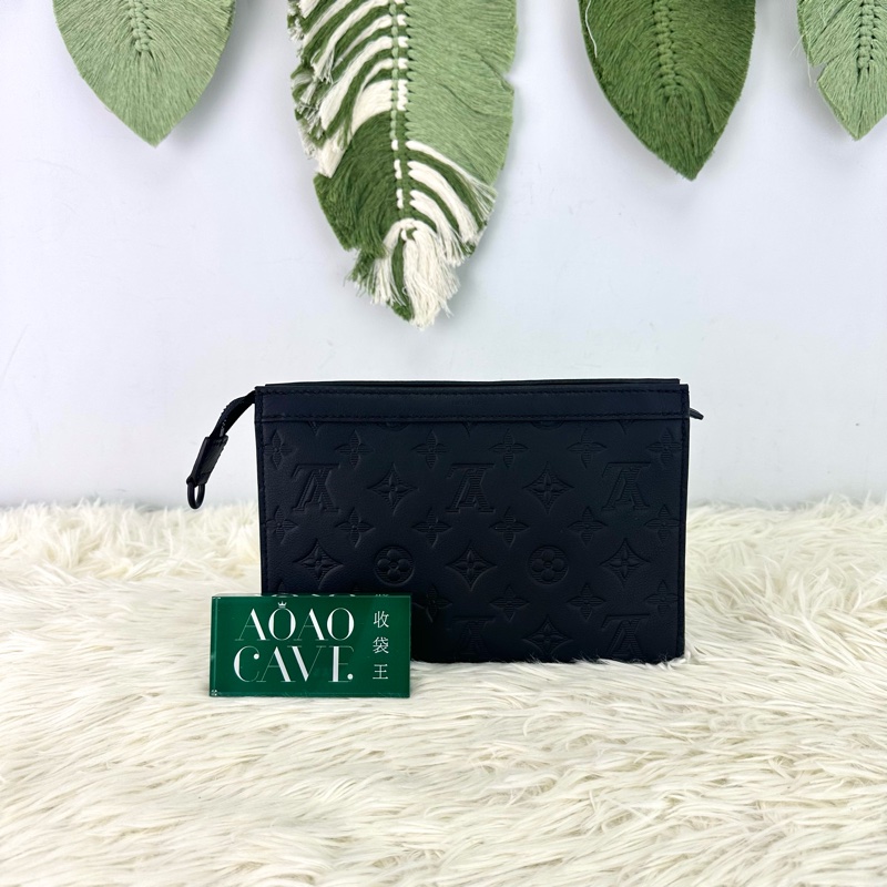 LV Gaston Wearable 2 in 1 黑色真皮壓紋斜肩包 晶片款-5