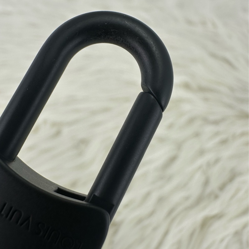 LV Gaston Wearable 2 in 1 黑色真皮壓紋斜肩包 晶片款-10