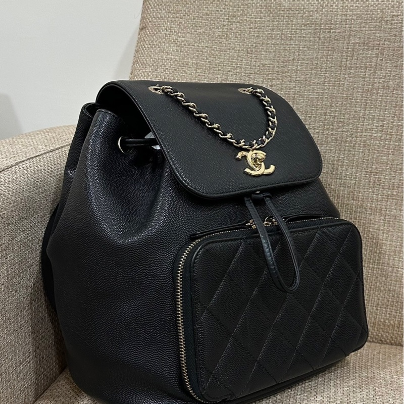 🌟Jennie同款🌟Chanel 黑荔枝牛皮金釦下蓋束口後背包-1