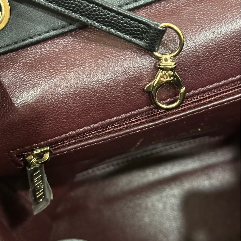 🌟Jennie同款🌟Chanel 黑荔枝牛皮金釦下蓋束口後背包-9