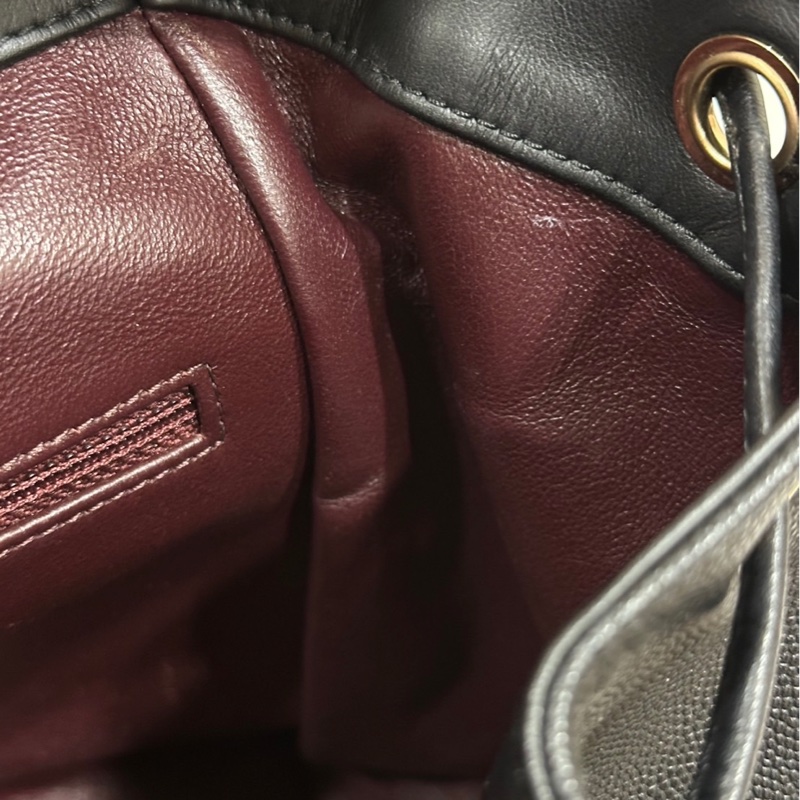 🌟Jennie同款🌟Chanel 黑荔枝牛皮金釦下蓋束口後背包-10