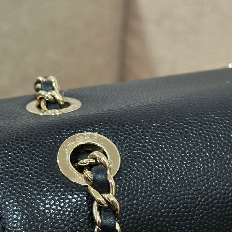 🌟Jennie同款🌟Chanel 黑荔枝牛皮金釦下蓋束口後背包-17