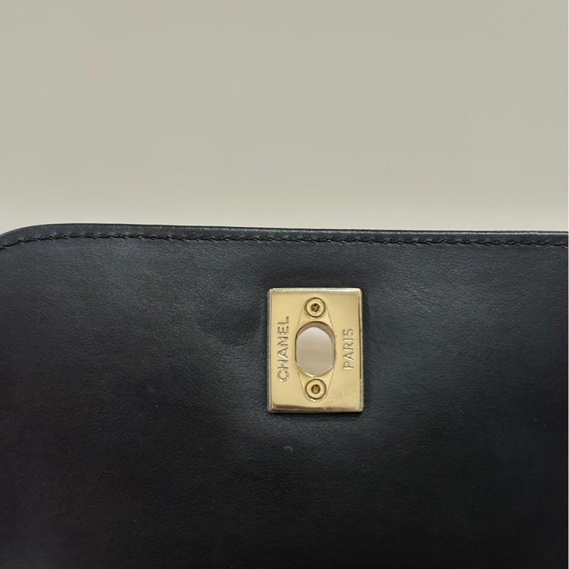 🌟Jennie同款🌟Chanel 黑荔枝牛皮金釦下蓋束口後背包-19
