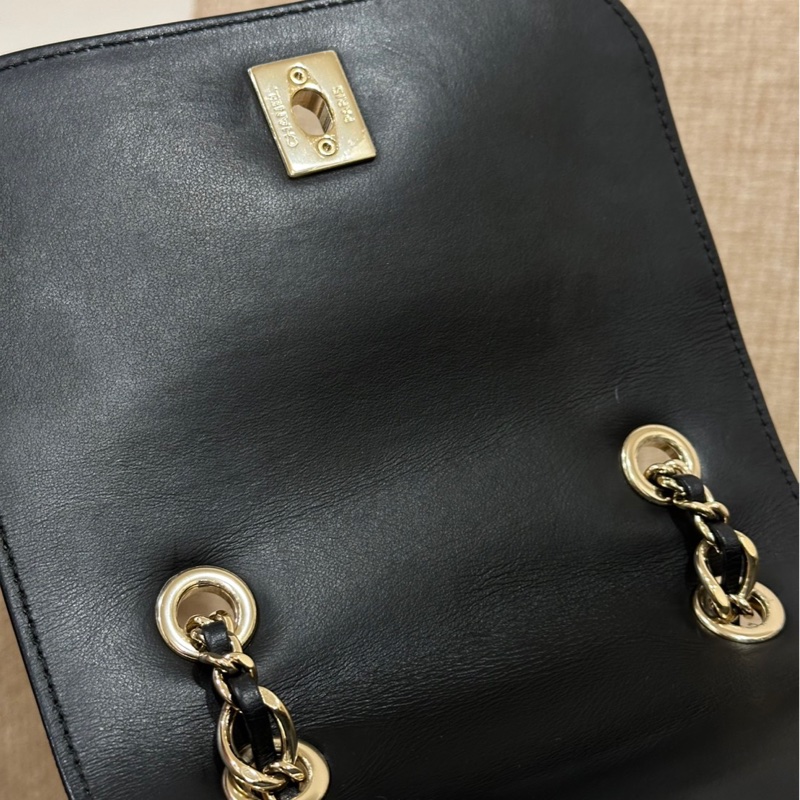 🌟Jennie同款🌟Chanel 黑荔枝牛皮金釦下蓋束口後背包-20
