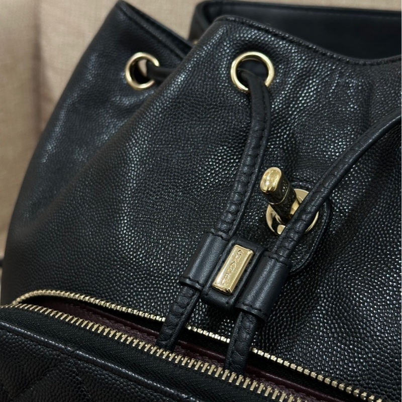 🌟Jennie同款🌟Chanel 黑荔枝牛皮金釦下蓋束口後背包-22