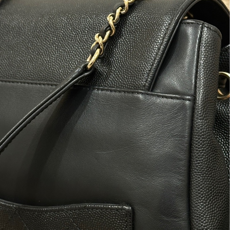 🌟Jennie同款🌟Chanel 黑荔枝牛皮金釦下蓋束口後背包-29