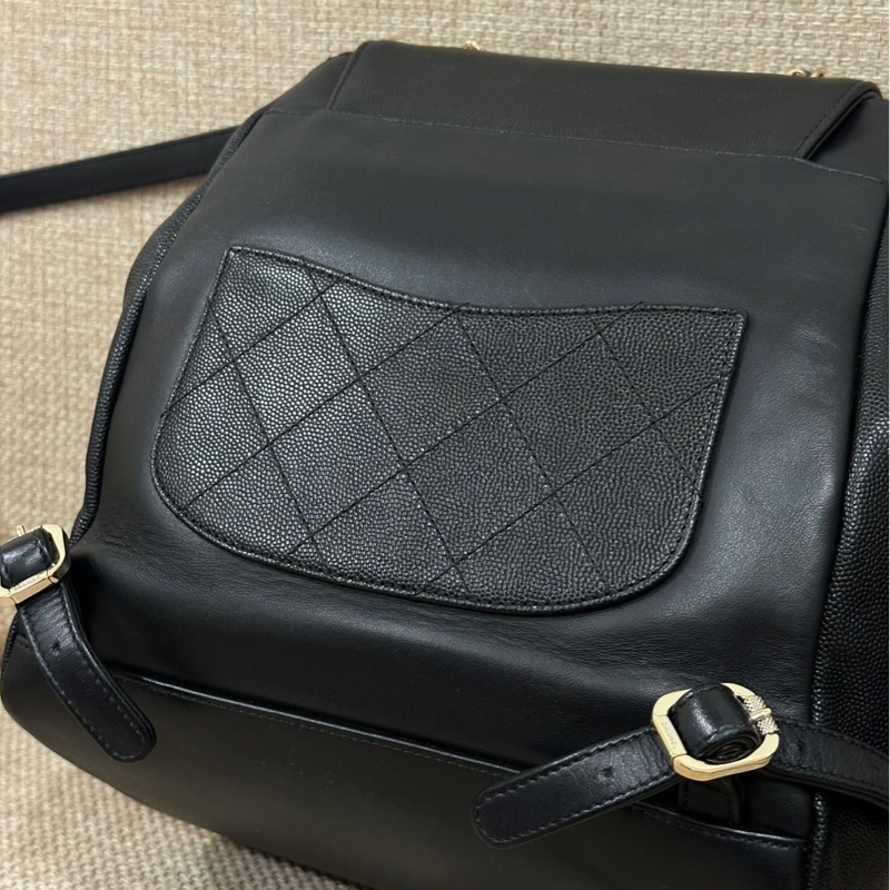 🌟Jennie同款🌟Chanel 黑荔枝牛皮金釦下蓋束口後背包-30