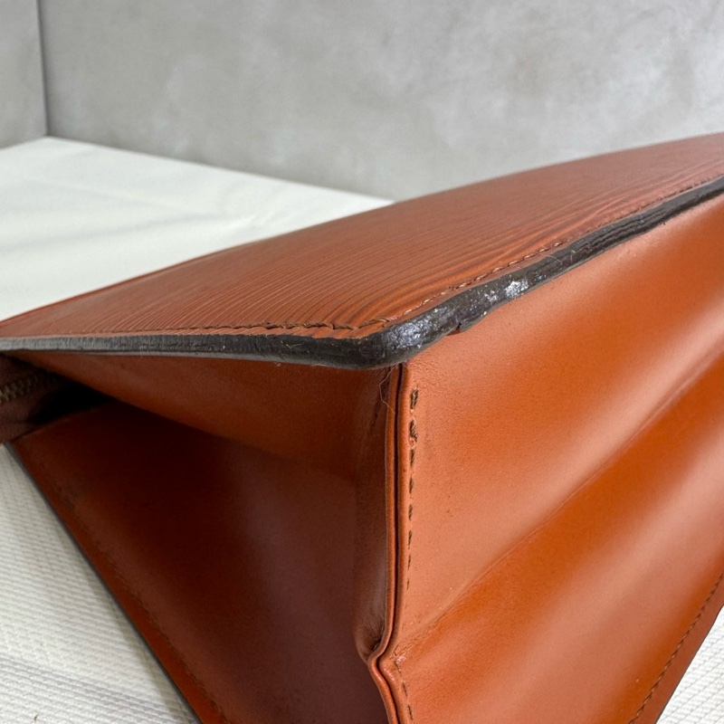 Louis Vuitton Epi棕色手拿包-9