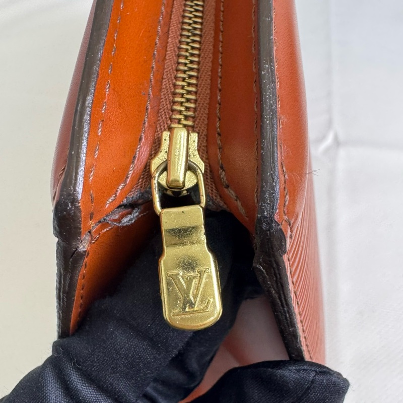 Louis Vuitton Epi棕色手拿包-11