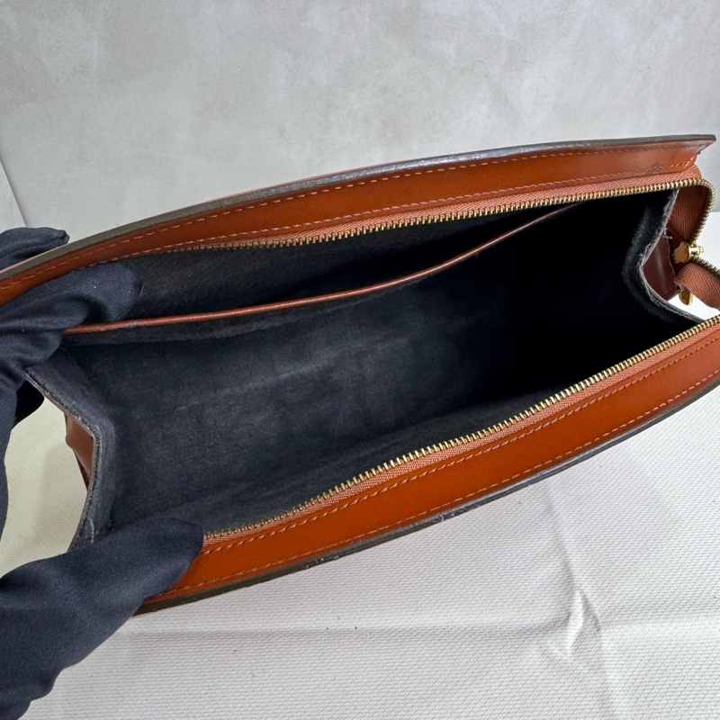 Louis Vuitton Epi棕色手拿包-12