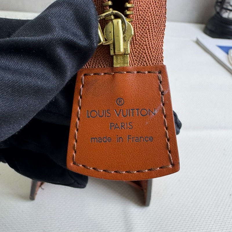 Louis Vuitton Epi棕色手拿包-22