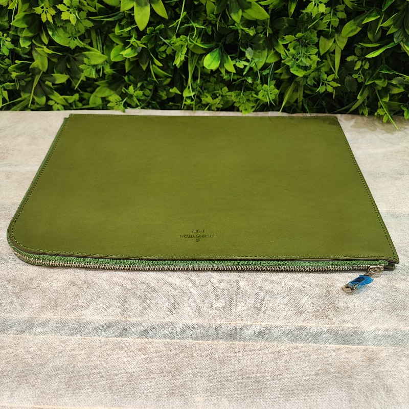 Louis Vuitton Clutch-4