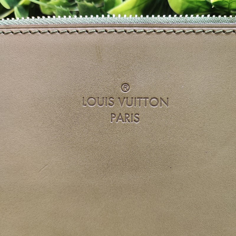 Louis Vuitton Clutch-5